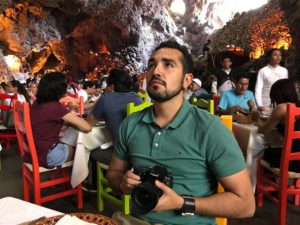 manuel Gibran en el restaurante la gruta Teotihuacán